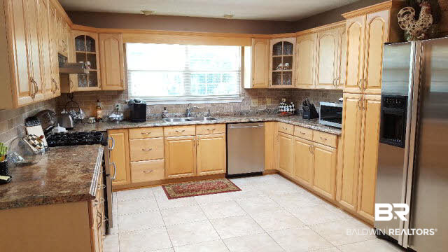 3470 Radcliff Road Saraland, AL 36571 - Photo 7 of 11 Kitchen