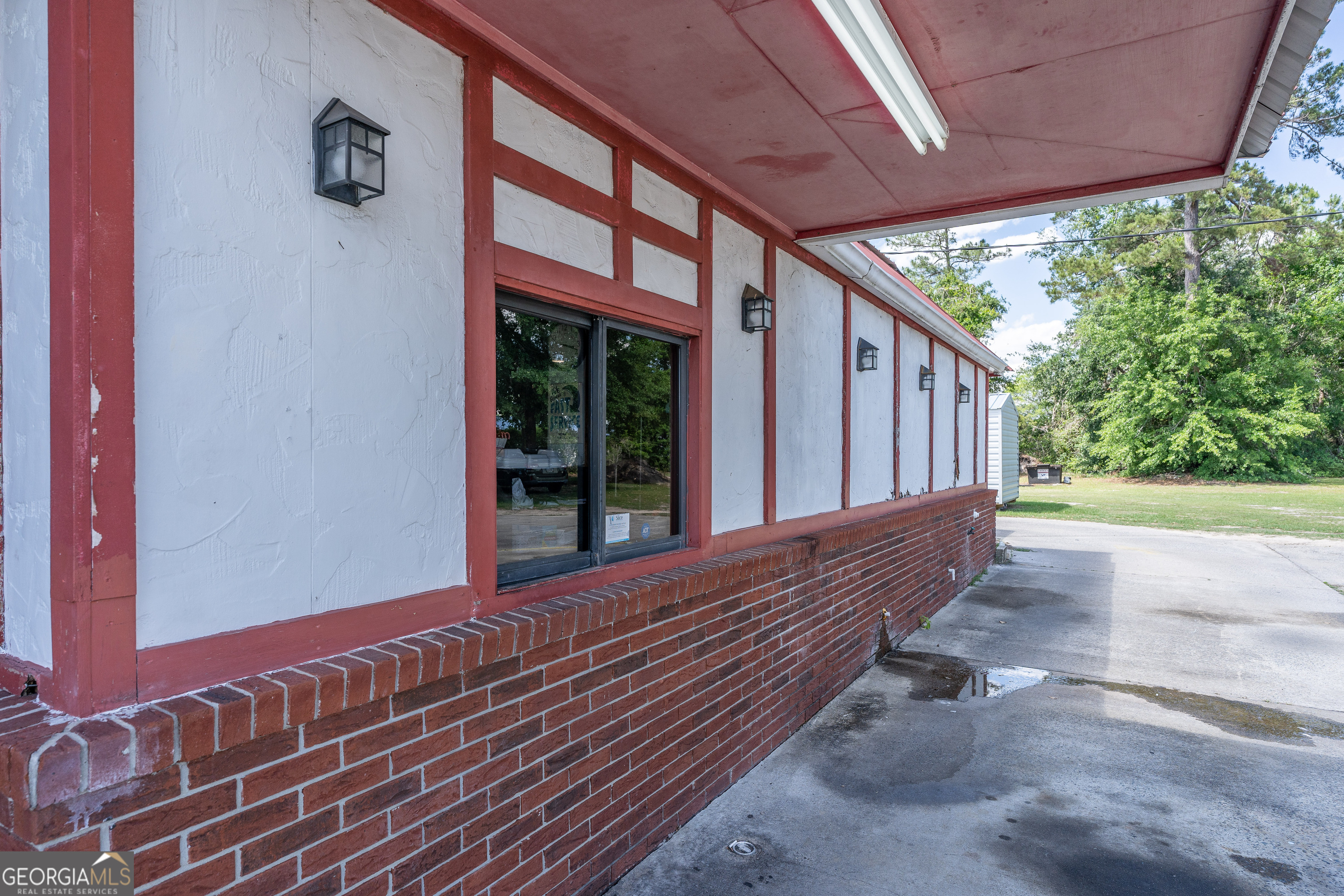 804 South Dixon Street Alma, GA 31510 - Photo 14 of 33 a view of balcony with wooden floor