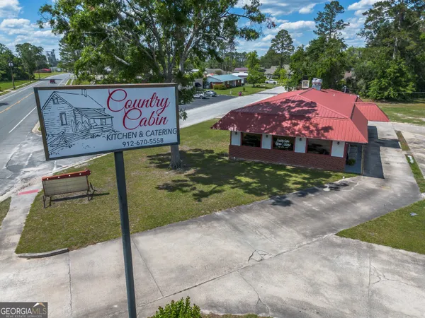 a sign that is sitting on a brick wall