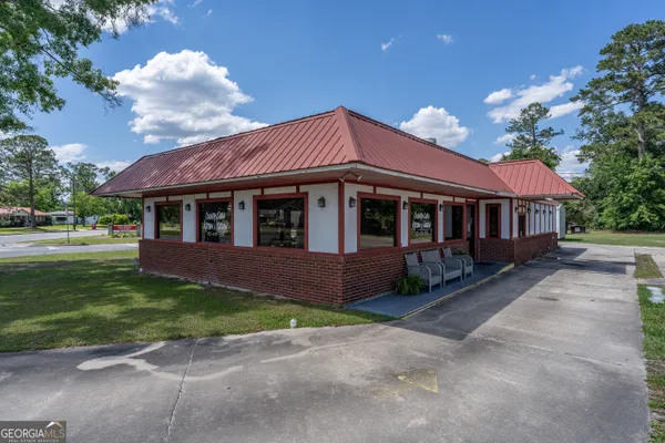 a view of house with a yard