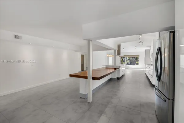 a view of livingroom with furniture