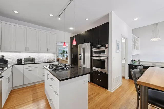 $815,000 | 103 Edgewood Court, Wayzata, MN 55391