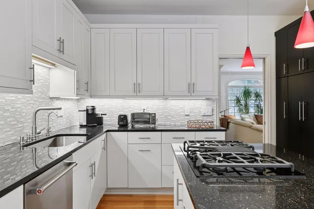 $815,000 | 103 Edgewood Court, Wayzata, MN 55391