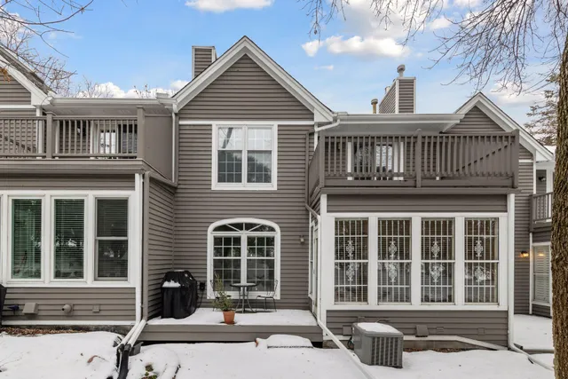 $815,000 | 103 Edgewood Court, Wayzata, MN 55391