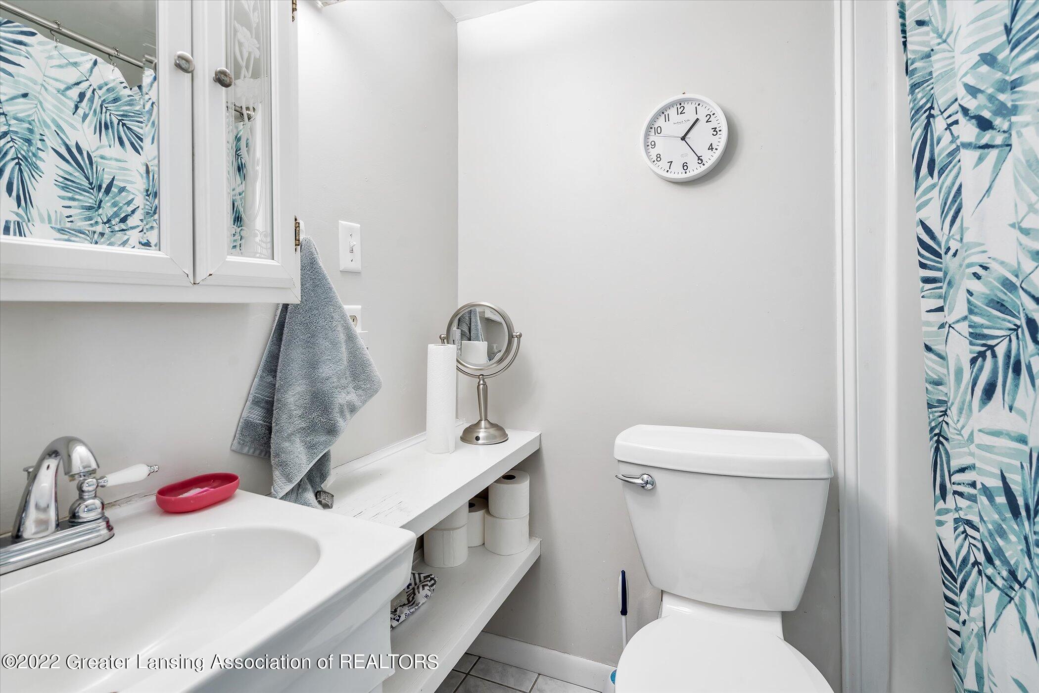 1495 West State Road Lansing, MI 48906 - Photo 16 of 33 16-1495-W-State-Rd-WindowStill-Real-Esta