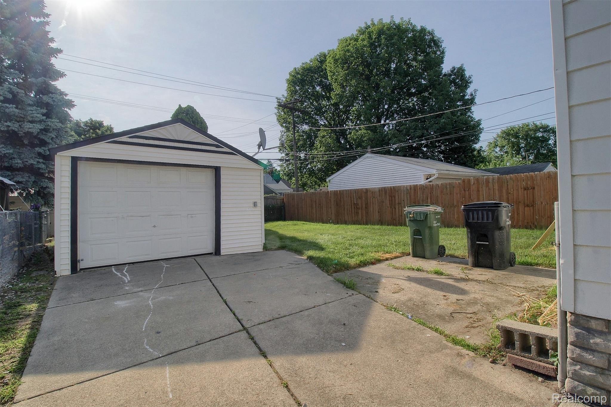 6721 Pelham Road Allen Park, MI 48101 - Photo 12 of 15 27-Garage.jpg