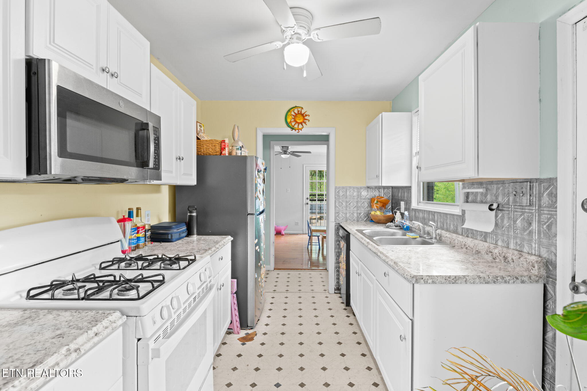 109 Albany Road Oak Ridge, TN 37830 - Photo 4 of 29 Main level Kitchen