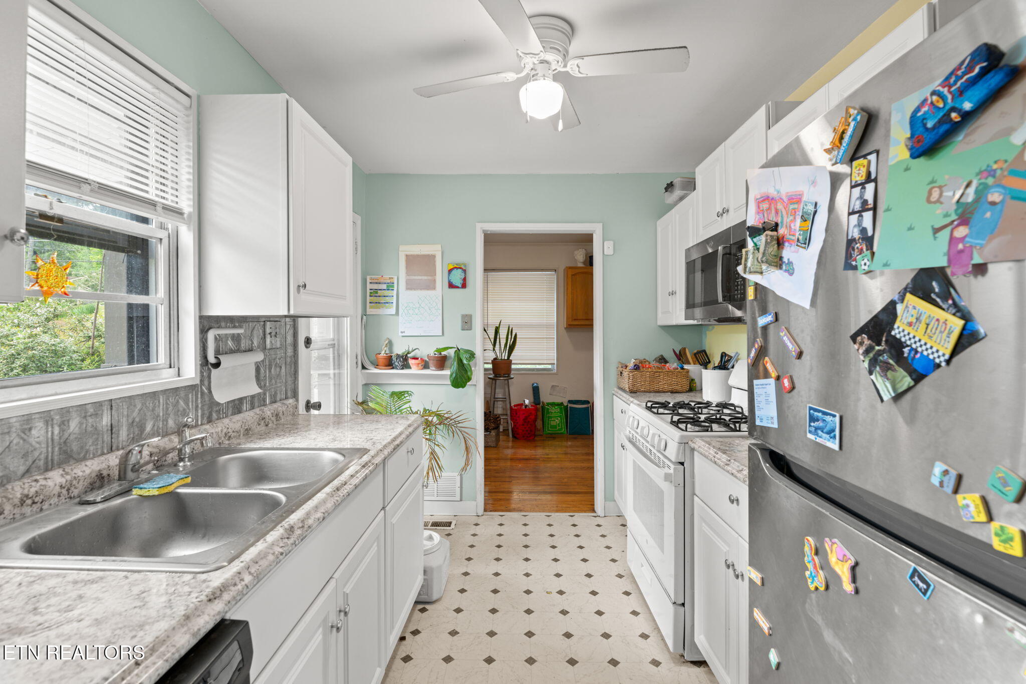109 Albany Road Oak Ridge, TN 37830 - Photo 5 of 29 Main Level Kitchen