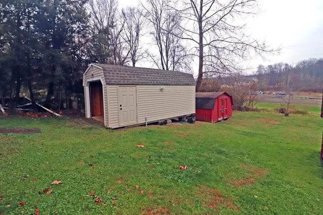 a view of backyard with barn and green space