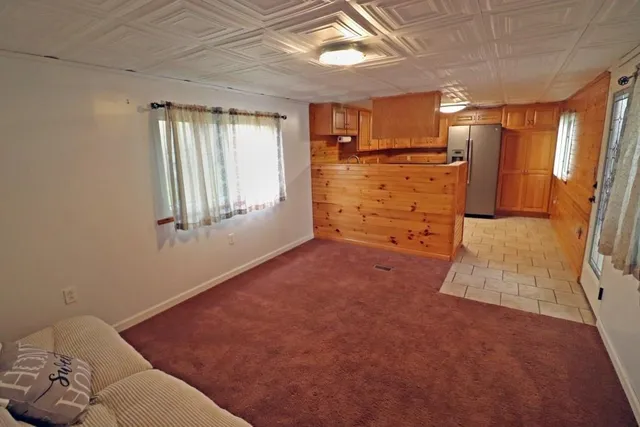 a view of livingroom with furniture