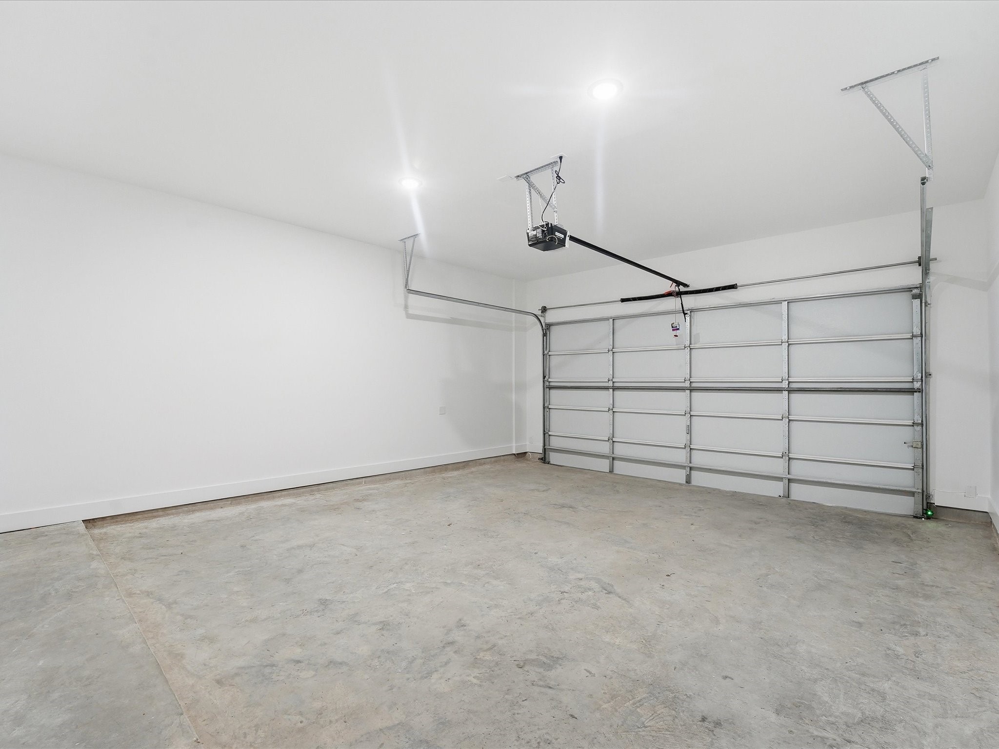 2604-2606 Winbern Street Houston, TX 77004 - Photo 27 of 28 a view of a garage