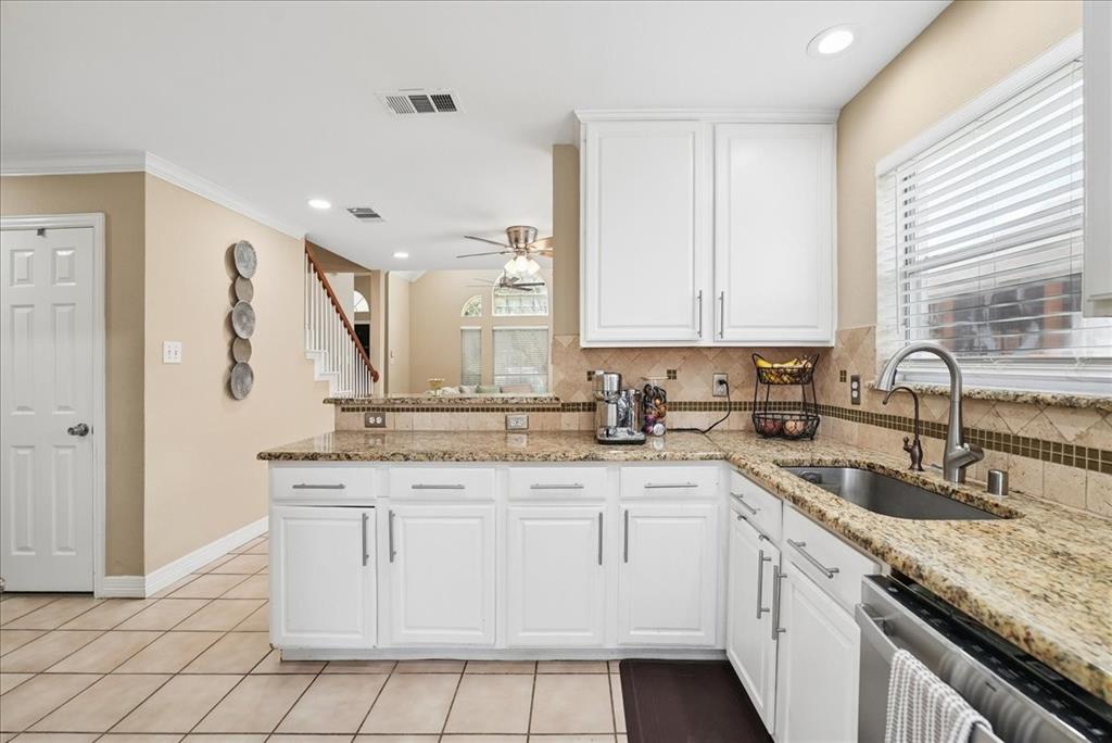 3173 Riverside Drive Carrollton, TX 75007 - Photo 11 of 31