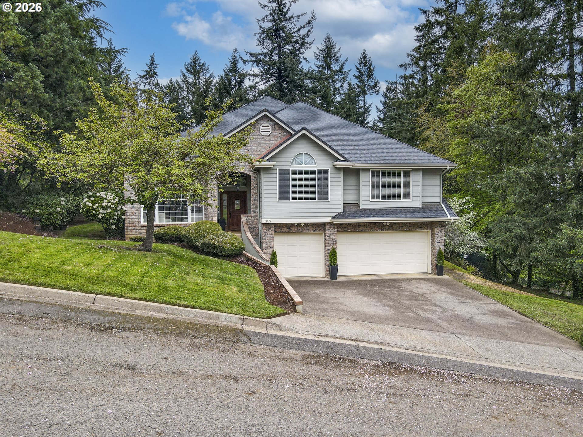 3071 Solomon Loop Eugene, OR 97405 - Photo 4 of 48