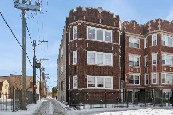 $2,000 | 7515 South Essex Avenue, Unit 3, Chicago, IL 60649