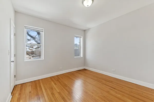 $2,000 | 7515 South Essex Avenue, Unit 3, Chicago, IL 60649