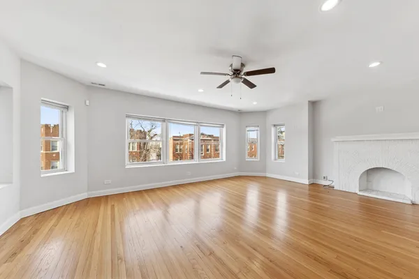 $2,000 | 7515 South Essex Avenue, Unit 3, Chicago, IL 60649