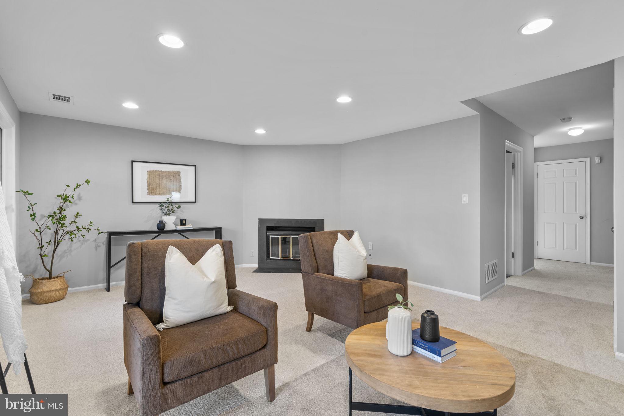 7525 Swan Point Way, Unit 195 Columbia, MD 21045 - Photo 24 of 30 a living room with furniture