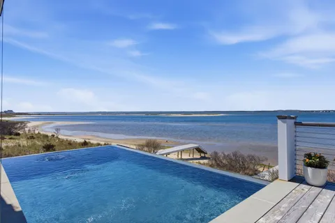 $4,750,000 | 688 Dune Road, West Hampton Dunes, NY 11978