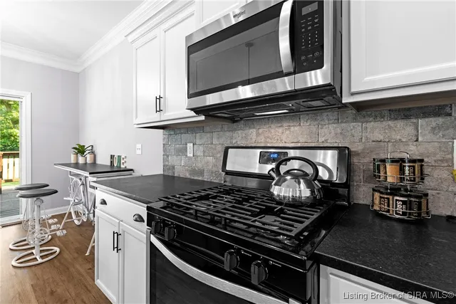 $433,800 | 2021 Prestwick Place, Henryville, IN 47126