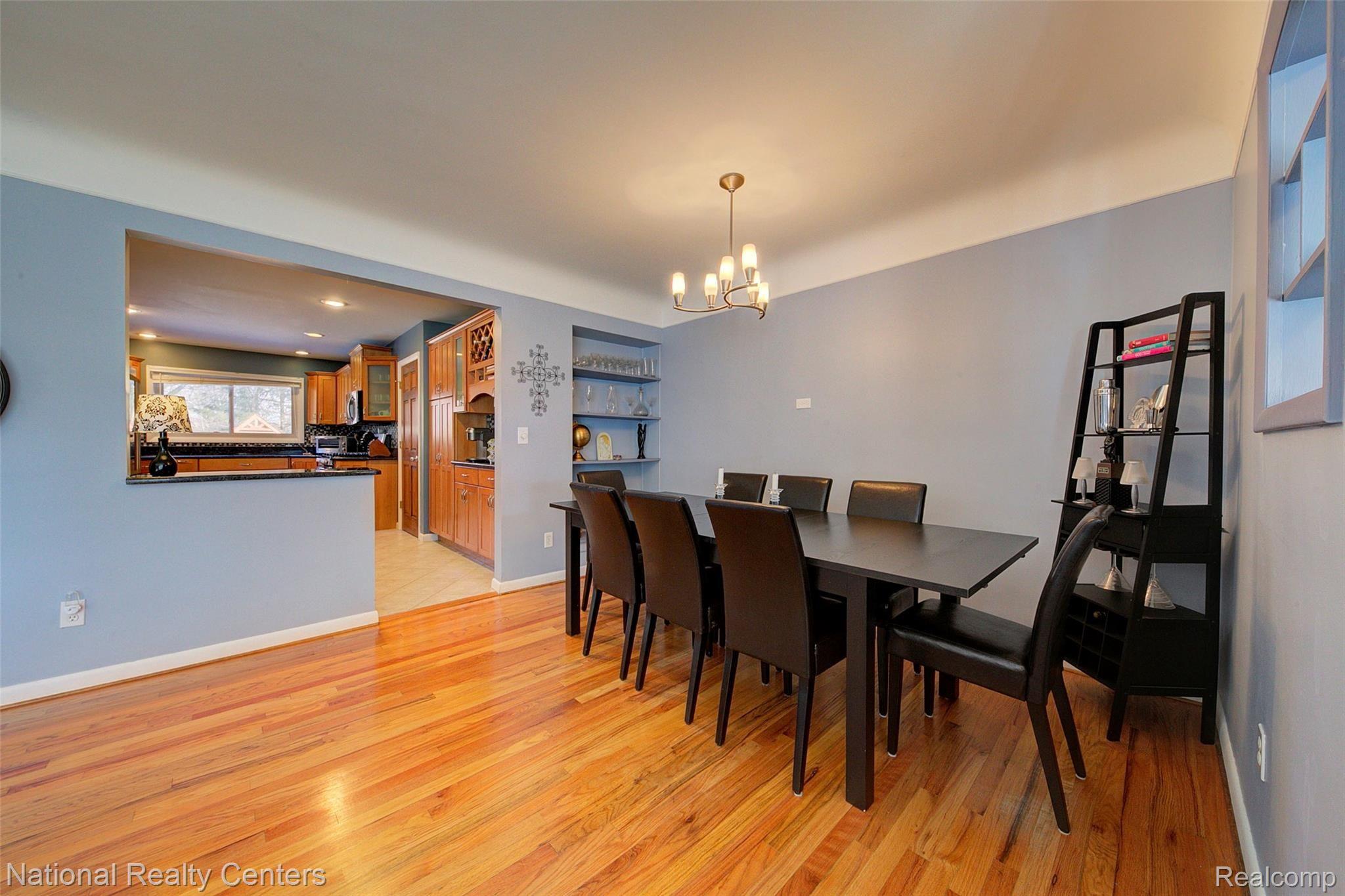 28218 Quail Hollow Road Farmington, MI 48331 - Photo 4 of 82 930A8919_20_21.jpg