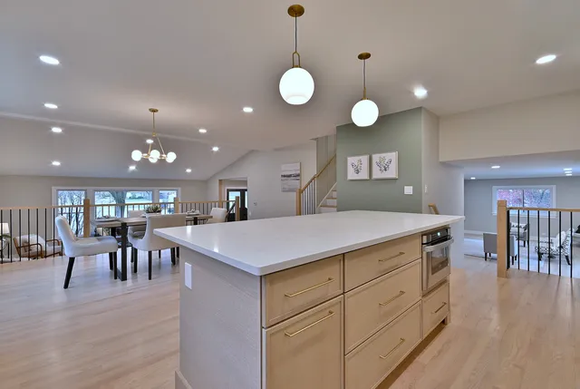 $1,100,000 | 705 Edgewood Avenue, Elmhurst, IL 60126