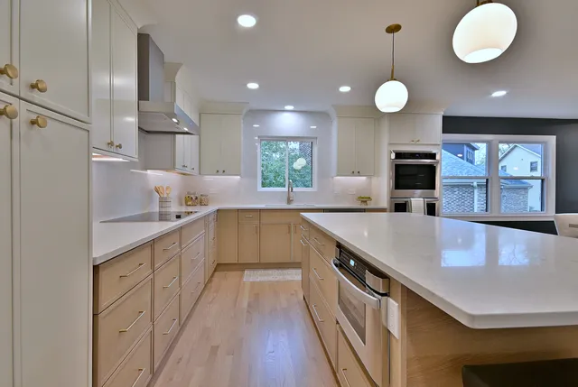 $1,100,000 | 705 Edgewood Avenue, Elmhurst, IL 60126