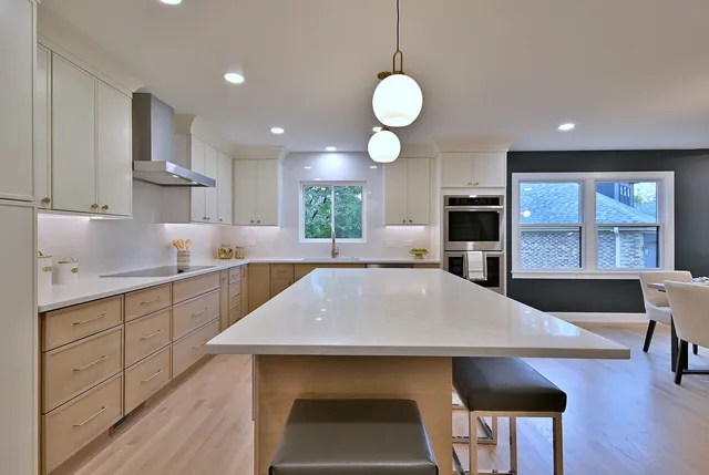 $1,100,000 | 705 Edgewood Avenue, Elmhurst, IL 60126