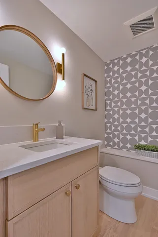 $1,100,000 | 705 Edgewood Avenue, Elmhurst, IL 60126