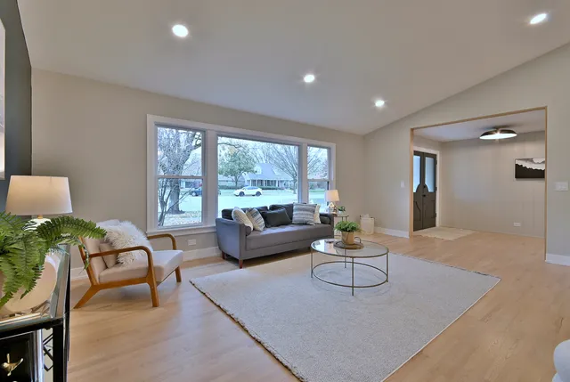 $1,100,000 | 705 Edgewood Avenue, Elmhurst, IL 60126