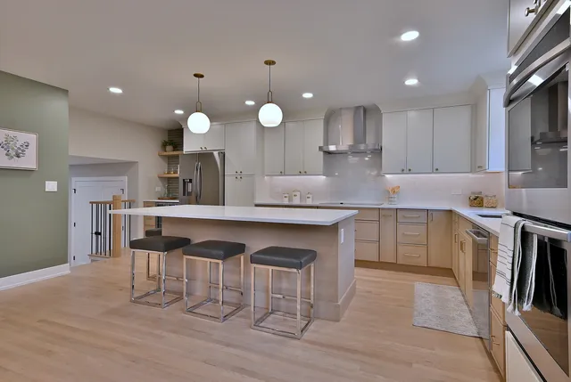 $1,100,000 | 705 Edgewood Avenue, Elmhurst, IL 60126