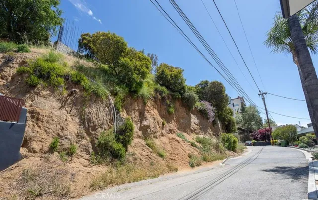 a view of a backyard of the house