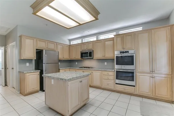 $2,950 | 30 Petalcup Place, The Woodlands, TX 77381