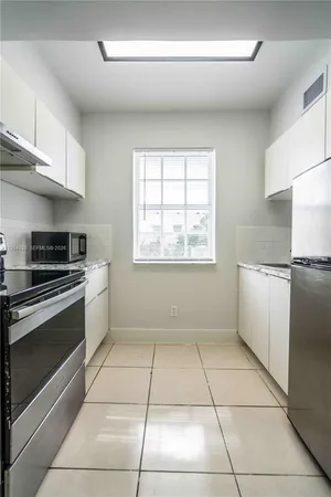 $1,900 | 920 Pennsylvania Avenue, Unit 203, Miami Beach, FL 33139