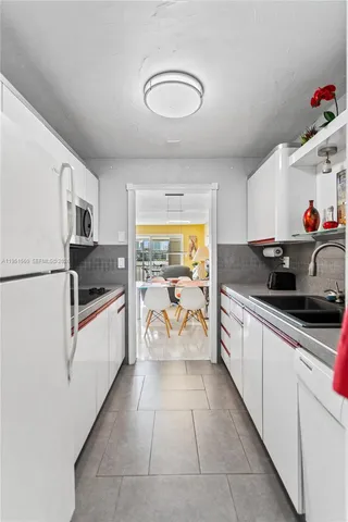 $1,925 | 2200 Diana Drive, Unit 306, Hallandale Beach, FL 33009