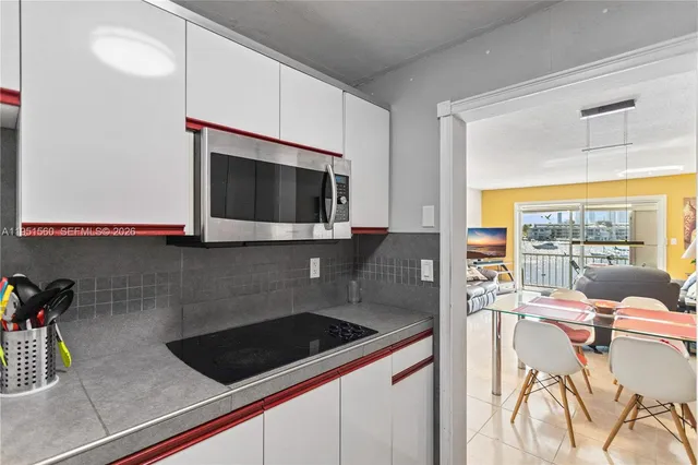 $1,925 | 2200 Diana Drive, Unit 306, Hallandale Beach, FL 33009