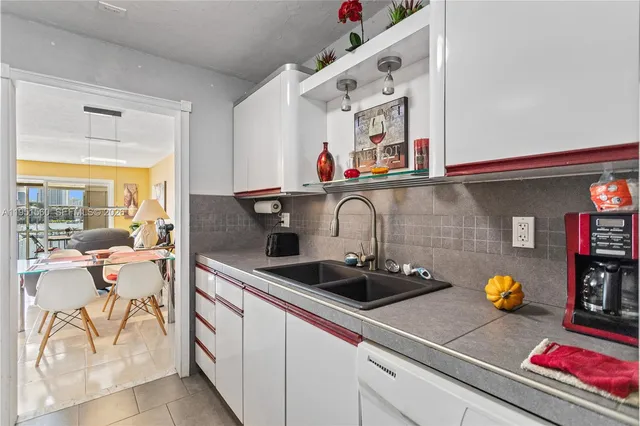 $1,925 | 2200 Diana Drive, Unit 306, Hallandale Beach, FL 33009