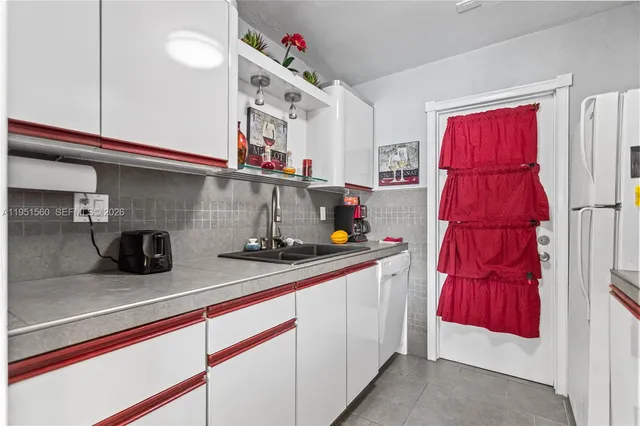 $1,925 | 2200 Diana Drive, Unit 306, Hallandale Beach, FL 33009