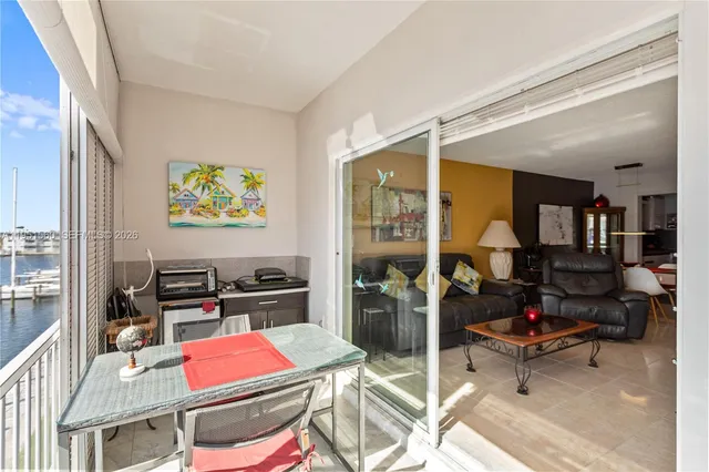 $1,925 | 2200 Diana Drive, Unit 306, Hallandale Beach, FL 33009