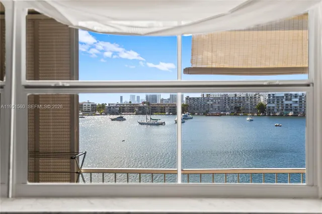 $1,925 | 2200 Diana Drive, Unit 306, Hallandale Beach, FL 33009