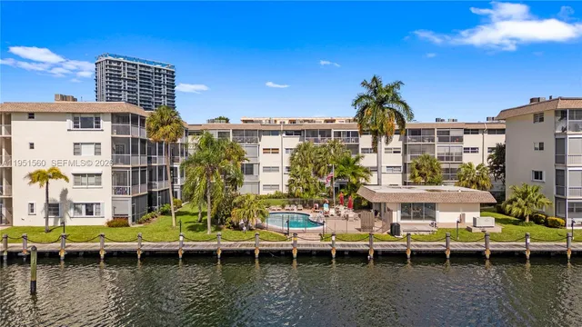 $1,925 | 2200 Diana Drive, Unit 306, Hallandale Beach, FL 33009