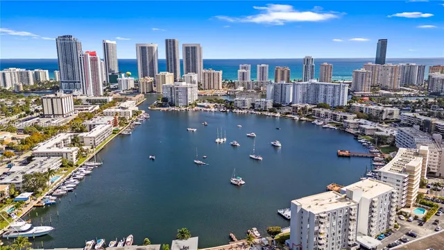 $1,925 | 2200 Diana Drive, Unit 306, Hallandale Beach, FL 33009