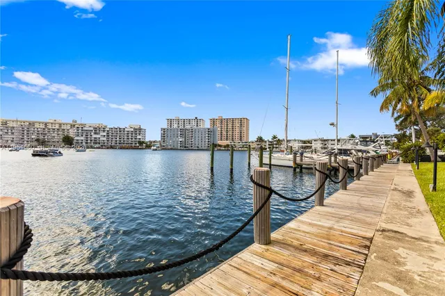 $1,925 | 2200 Diana Drive, Unit 306, Hallandale Beach, FL 33009