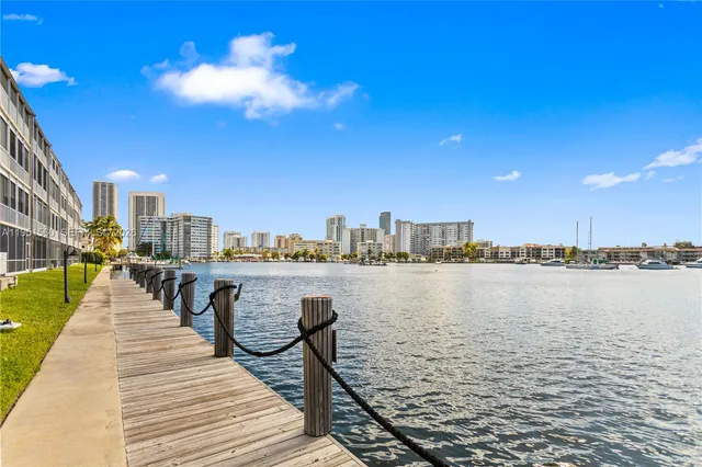 $1,925 | 2200 Diana Drive, Unit 306, Hallandale Beach, FL 33009