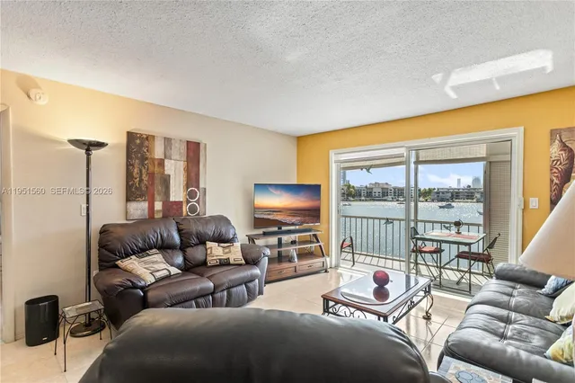 $1,925 | 2200 Diana Drive, Unit 306, Hallandale Beach, FL 33009