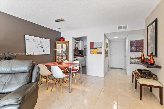 $1,925 | 2200 Diana Drive, Unit 306, Hallandale Beach, FL 33009