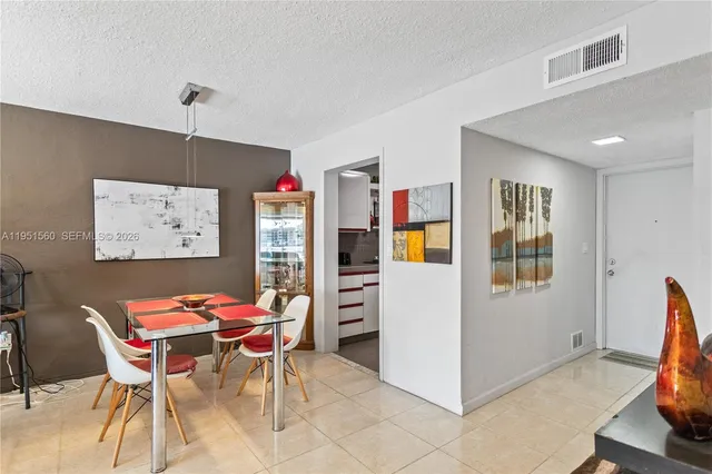 $1,925 | 2200 Diana Drive, Unit 306, Hallandale Beach, FL 33009
