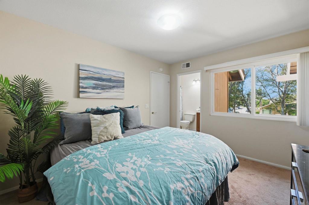 17 Cheyenne, Unit 64 Irvine, CA 92604 - Photo 22 of 33 a bedroom with a large bed and a window