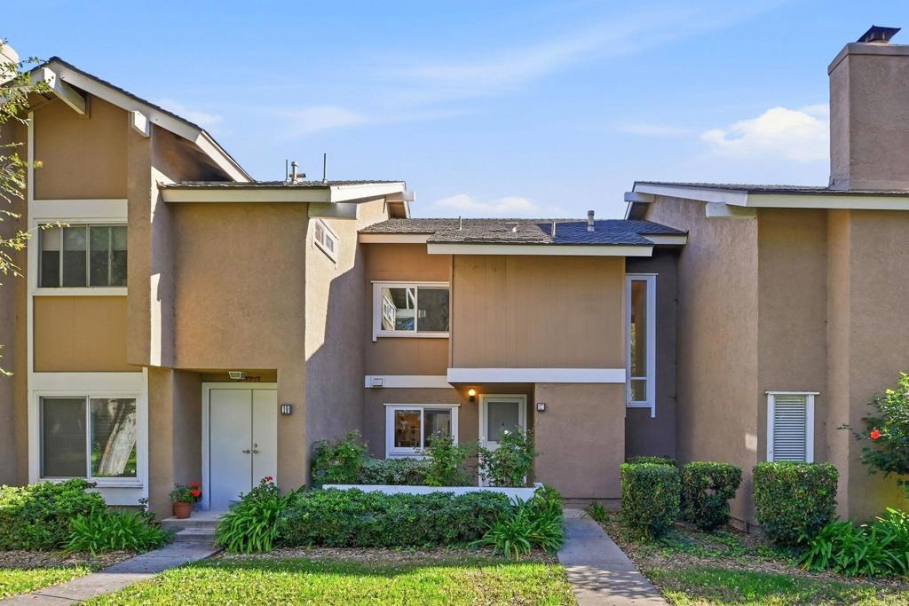 17 Cheyenne, Unit 64 Irvine, CA 92604 - Photo 32 of 33 a view of a house with a yard