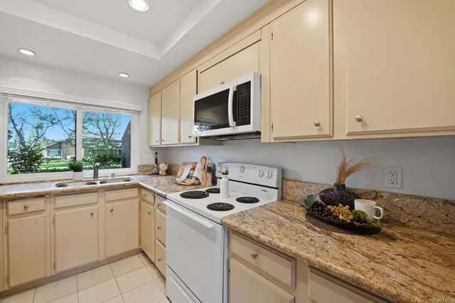 $750,000 | 17 Cheyenne, Unit 64, Irvine, CA 92604