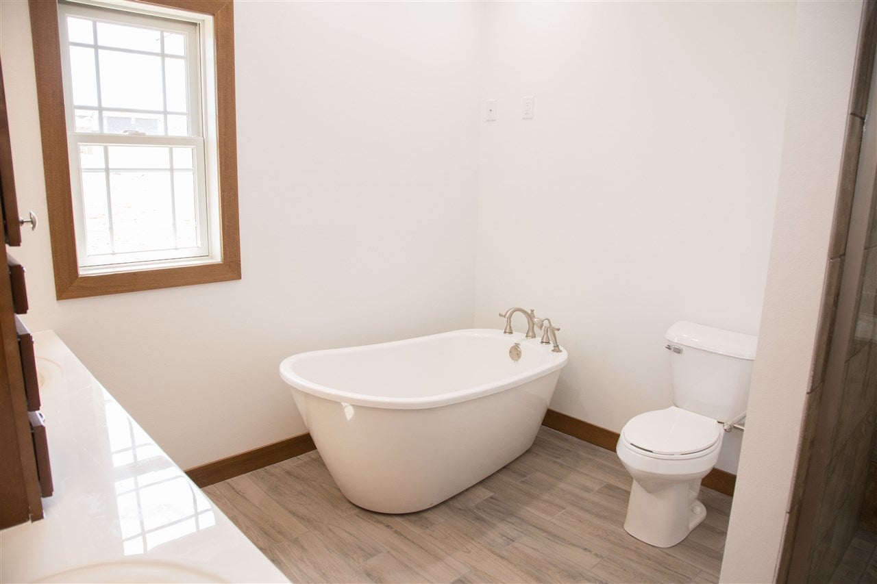 2260 Antler Ridge Drive Dubuque, IA 52002 - Photo 13 of 23 Gallery Image 13